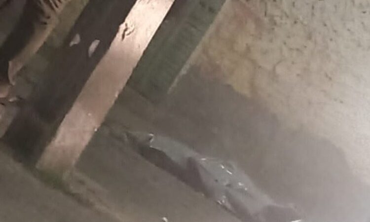 Homem é morto a tiros perto de velório de criança baleada