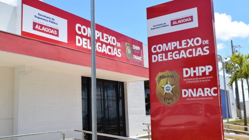 Mulher pede socorro em bilhete após ser espancada e mantida em cárcere privado por companheiro em Maceió