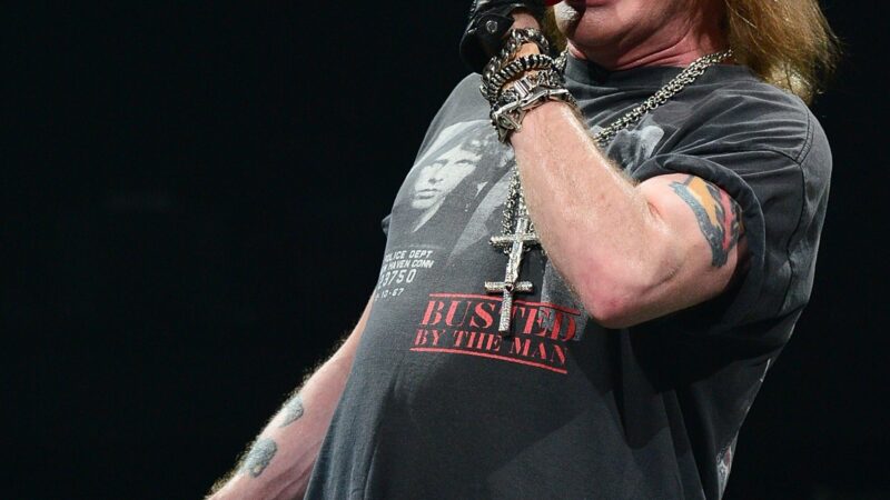 Axl Rose, da banda Guns N’ Roses, é acusado de agressão sexual