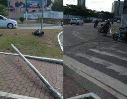 Acidente no Farol derruba poste e semáforo; trânsito não é impactado