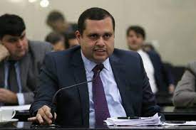 Sessão na ALE termina com brincadeira entre deputados e até “merchandising”