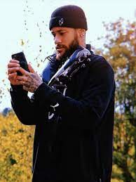 Neymar enfrenta acusação de trabalho oculto e ex-empregada busca indenização milionária na França