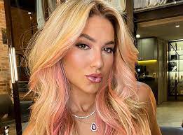 Virginia Fonseca Realiza Sonho ao Assinar Contrato com o SBT para Se Tornar Apresentadora