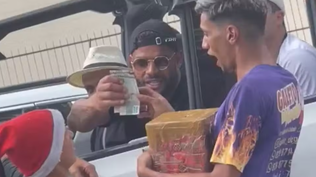 Hulk, do Atlético-MG dá gorjeta de R$ 400 e compra todos os frangos de comércio em Campina Grande