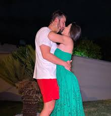 Pedido de Casamento Surpresa: Ex-BBB Gustavo Marsengo e Laís Caldas Celebram amor  no Natal