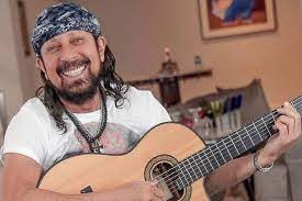 Bell Marques: A marca inconfundível da bandana e os 10 anos de carreira solo