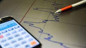 Setor de serviços brasileiro apresenta inesperada queda de 0,6% em Outubro, indicando desafios persistentes