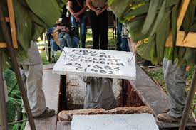 Emocionante adeus a PC Siqueira: Youtuber é sepultado após comovente homenagem de familiares e amigos