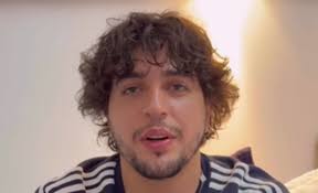 Cantor nattan anuncia pausa na carreira devido a problemas de saúde na voz