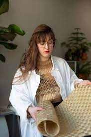 Inovação na Moda: Marca Holandesa utiliza cabelo humano para produzir peças de roupa sustentáveis