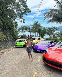 Filho de Marcinho VP, Rapper Oruam celebra aquisição de Porsche avaliado em R$ 1 milhão