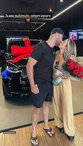 Zé Neto presenteia Natália Toscano com carro de luxo de R$ 750 mil em surpresa antecipada de aniversário