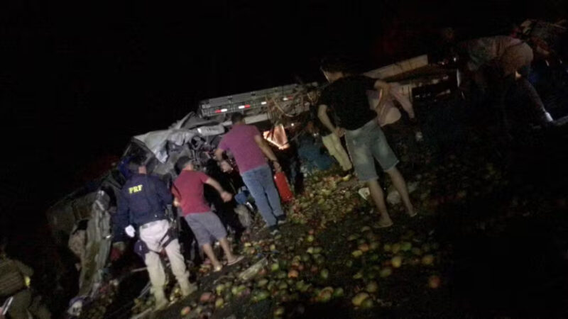 Prefeitura anuncia velório coletivo após 24 pessoas morrerem na Bahia