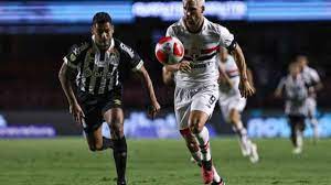 Santos vence São Paulo com polêmica de arbitragem em clássico no MorumBIS