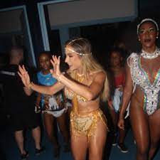 Gabi Martins brilha em ensaio da Vila Isabel com sua simpatia contagiante