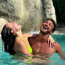 Declaração apaixonada de Larissa Manoela no aniversário do marido: Te amo todo dia mais