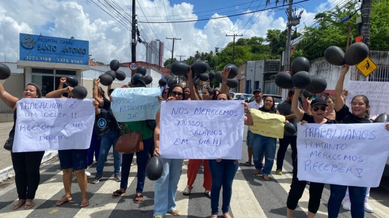Auxiliares e técnicos de enfermagem dos hospitais Santo Antônio e hospital médico cirúrgico promovem ato público