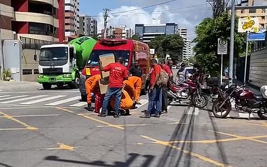 Acidente: motociclistas batem de frente e ficam feridos em cruzamento na Ponta Verde