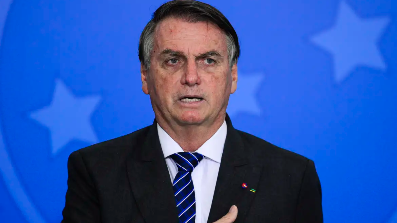 Bolsonaro alega “agenda política” em visita à Embaixada Húngara