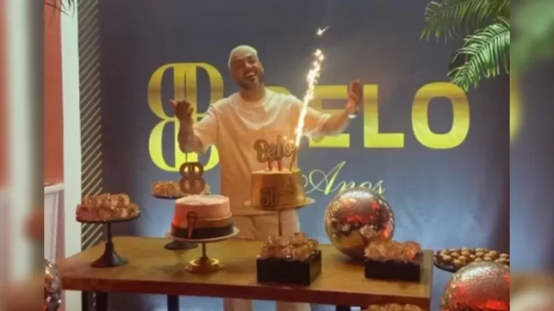 Belo comemora 50 anos em festa sem Gracyanne Barbosa
