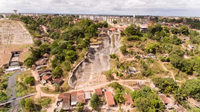 Homem é surpreendido e morto quando guardava moto na casa da vizinha