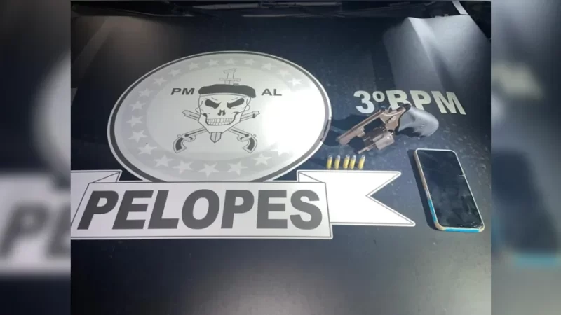 Homem reage à abordagem ao ser flagrado pela PM com arma e munições