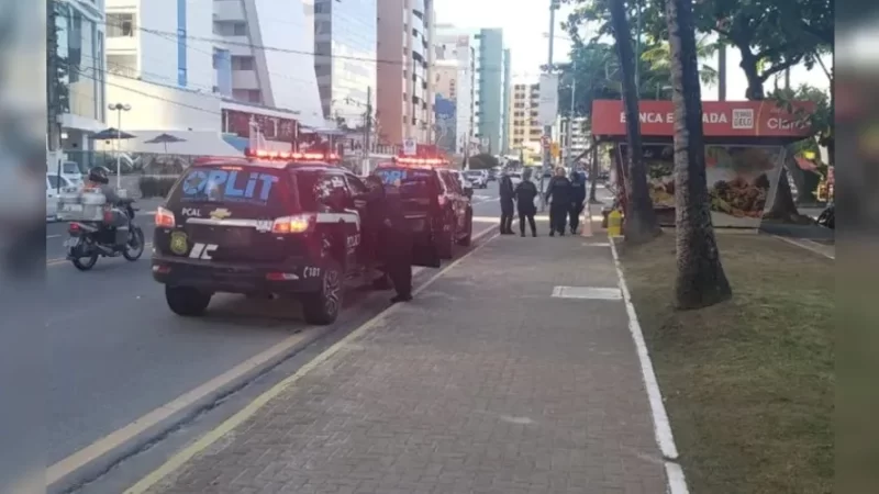 Idoso denunciado por importunação nadou pelado na praia de Ponta Verde