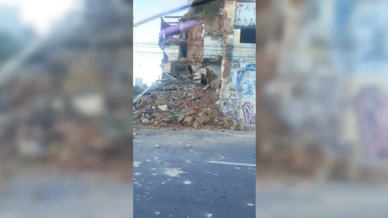 Parte de prédio abandonado desaba no Jaraguá