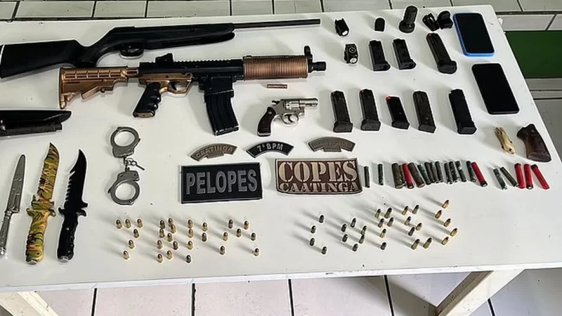 Irmãos do acusado de matar Mônica Cavalcante são presos em chácara e armas são apreendidas, em Tapera