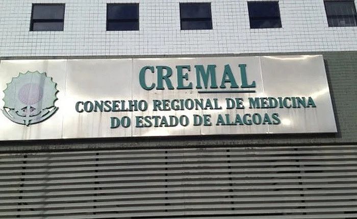 Falsa médica é autuada por exercício ilegal em Maceió após denúncia