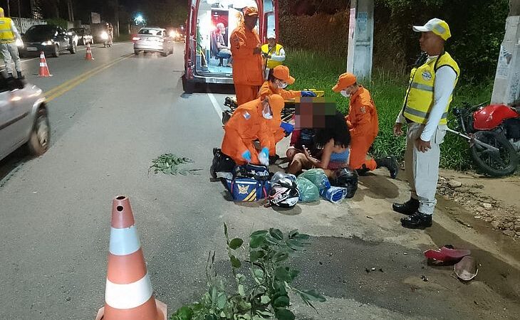 Motociclista fica ferido em acidente com caminhonete