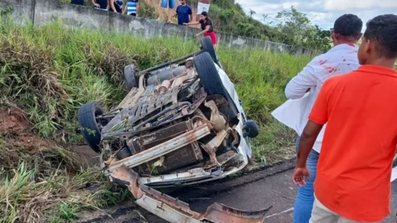 Capotamento deixa vítima presa às ferragens no agreste alagoano