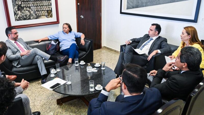 Paulo Dantas discute com Rodrigo Pacheco projetos