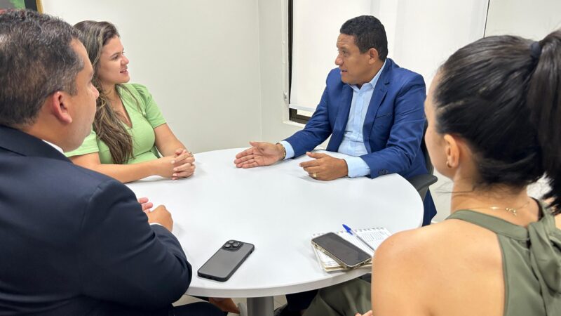 Prefeito Júlio Cezar faz visita de cortesia à juiza Nathalya Ataide, recém-chegada ao município