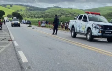 Colisão entre moto e carro resulta na morte de uma pessoa na BR-104