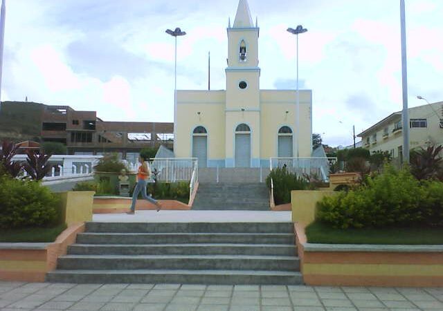 Mulher é presa após tentar agredir policiais com socos, chutes e cabeçadas em Igaci