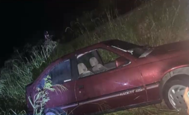 Homem rouba carro de coleção do patrão, viaja com o veículo e se envolve em acidente