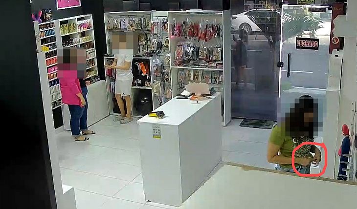 mulher furta vibrador de R$ 965 em sexy shop na João Davino, em Maceió