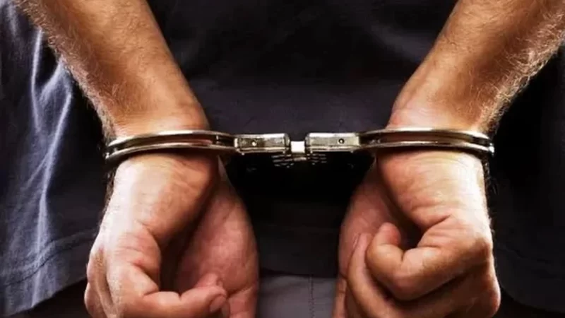 Jovem é preso em flagrante após agredir a mulher e ameaçar sogro de morte