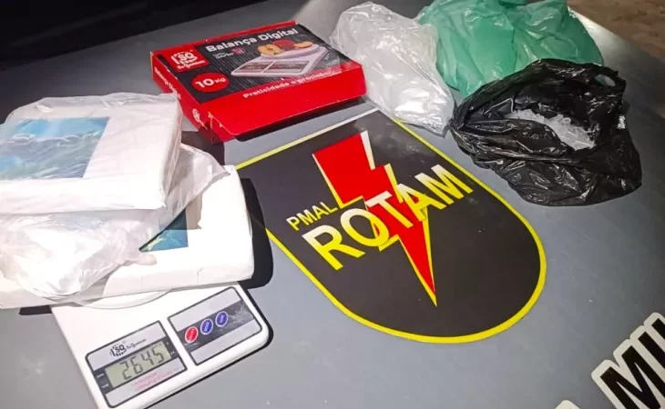 PM apreende mais de 6 kg de droga e arma em três bairros de Maceió