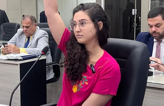 Teca Nelma votou contra novo empréstimo de 400 milhões da Prefeitura de Maceió