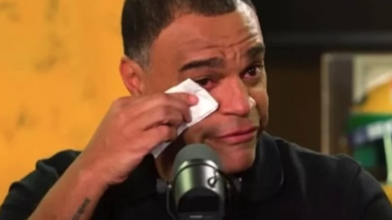 Denilson, amigos e familiares se despedem de sobrinha do jogador