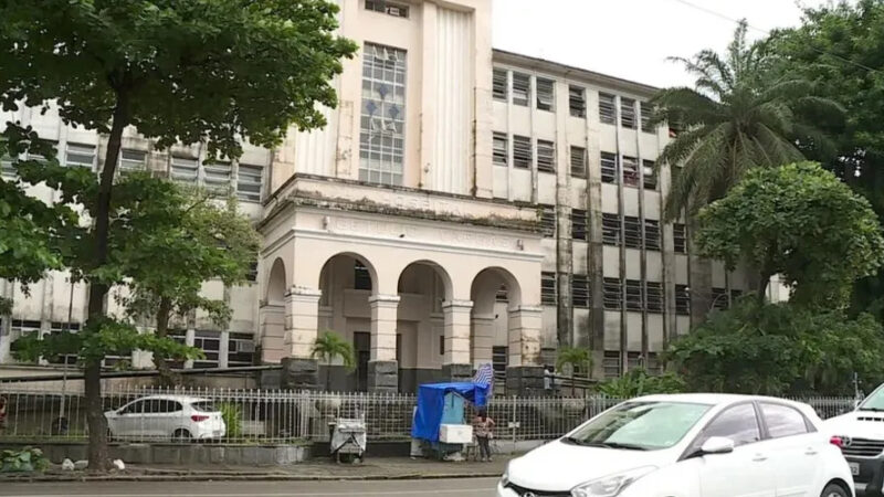 Criança de 6 anos tem tendões da perna rompidos por linha com cerol