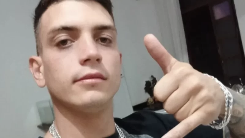 Filmado recebendo “beijo grego” do sogro, Juninho cria conteúdo adulto