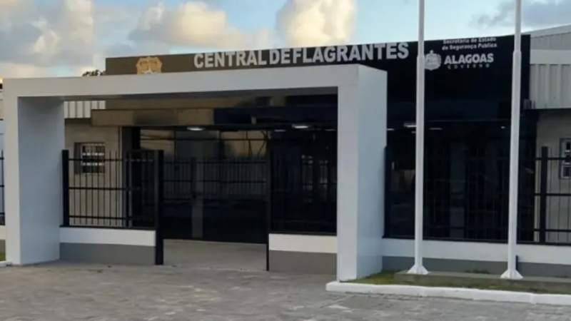 Mulher é detida ao furtar latas de leite e protetor solar de farmácia