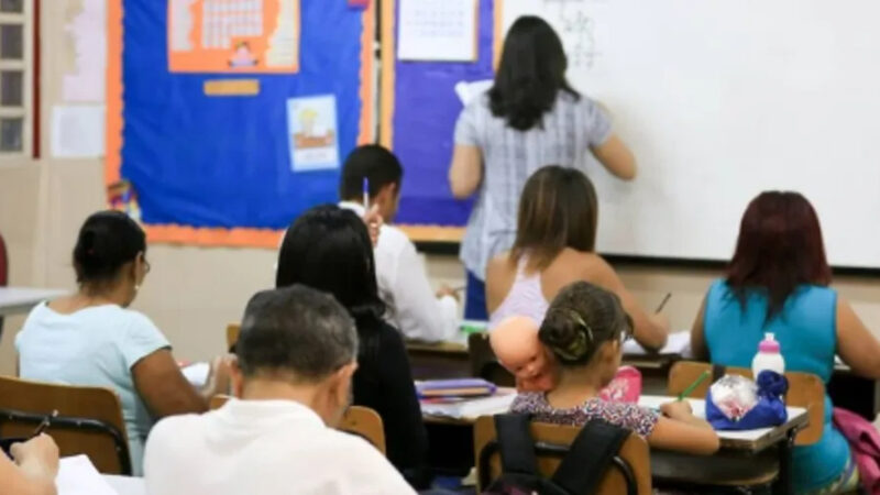 Homens ganham 17% a mais que mulheres no Brasil, diz IBGE