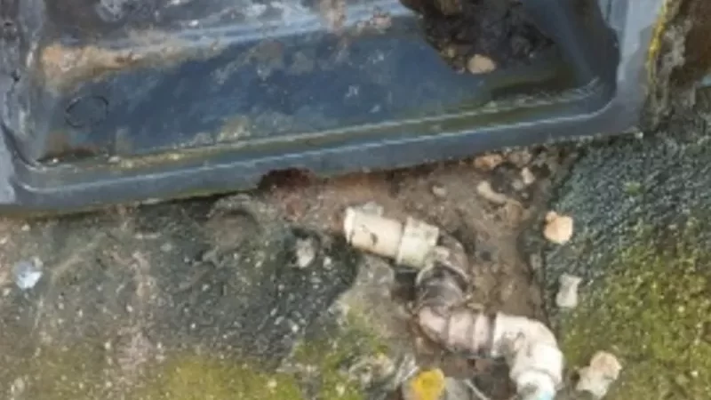 Lojistas amanhecem sem água após furto de hidrômetros no centro de Maceió