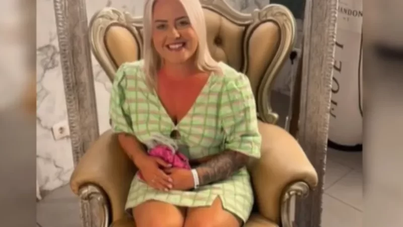 Mulher que usava fralda para conter menstruação descobre ter 2 vaginas