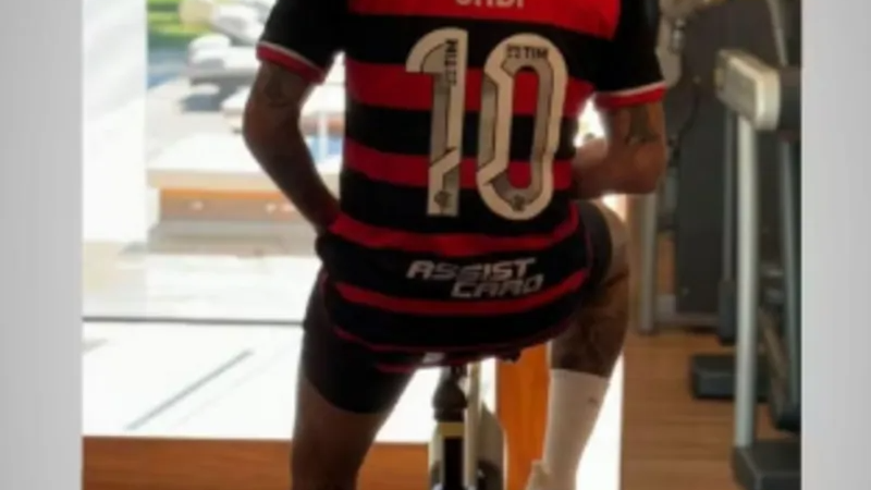 Neymar posta foto com camisa 10 do Flamengo, e Gabigol responde