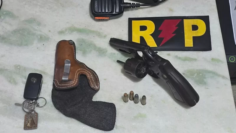 Motorista de caminhonete é flagrado com revólver na AL 101 Norte